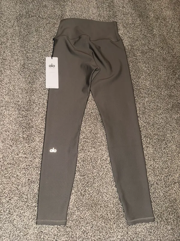 Alo Yoga 7/8 High-Waist Airlift Legging in Olive Brach - Image 2