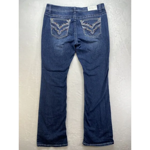 Shyanne‎ Jeans Women's 39 Medium Wash Blue Embroidered Pockets boot cut - Image 10