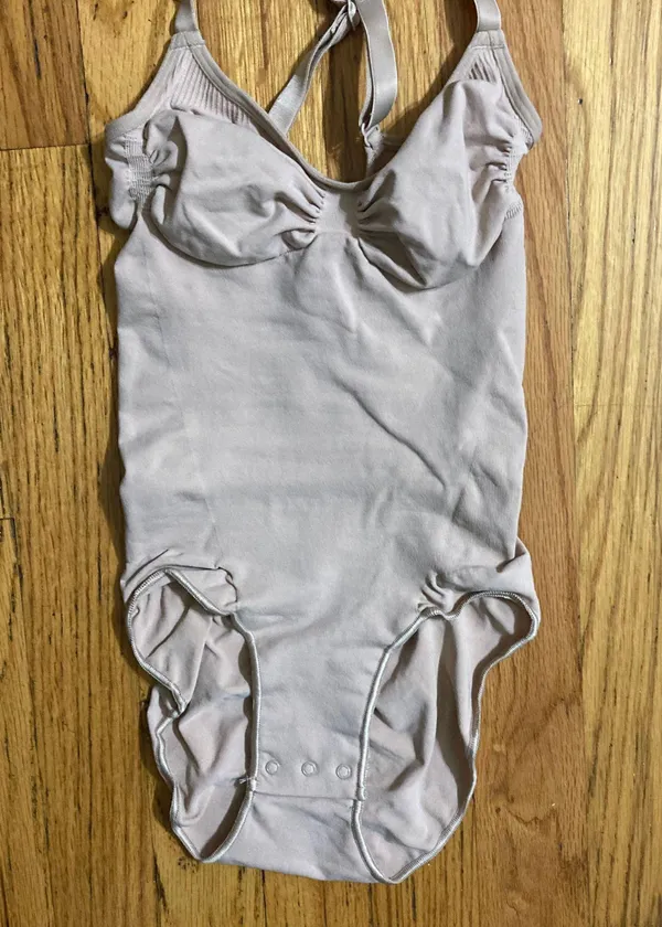 SKIMS NEW!! Sculpting Bodysuit - Image 3