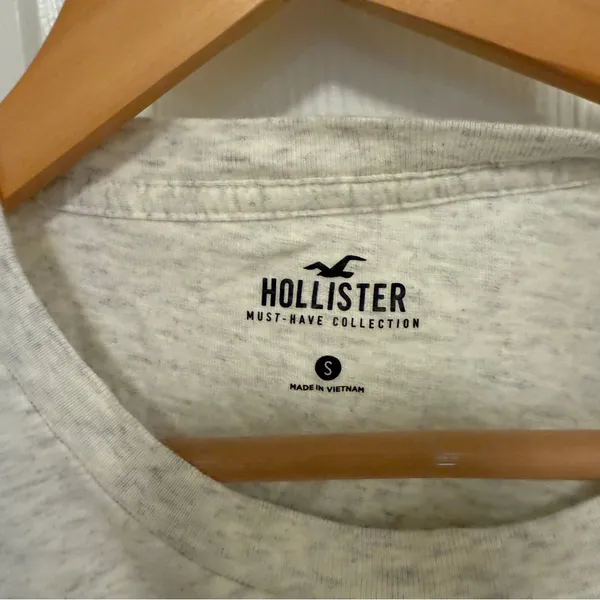 Like New Hollister Must Have Collection Basic Heathered T-Shirt - Image 2