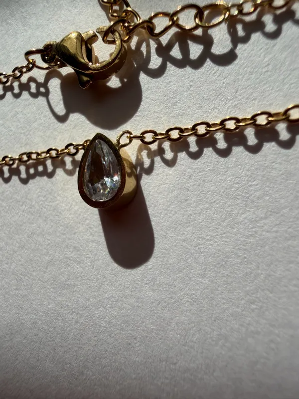 Gold teardrop dainty necklace - Image 7
