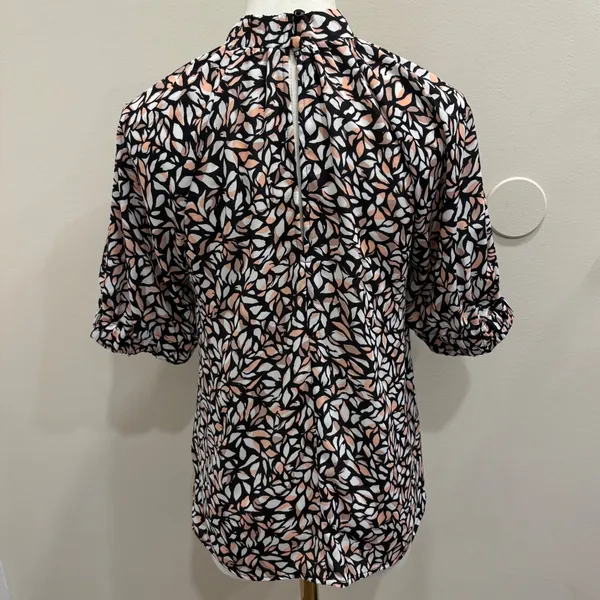Evereve‎ Penny XS Mock Neck Puff Sleeve Leaf Print Blouse Black Pink Preppy Work - Image 3