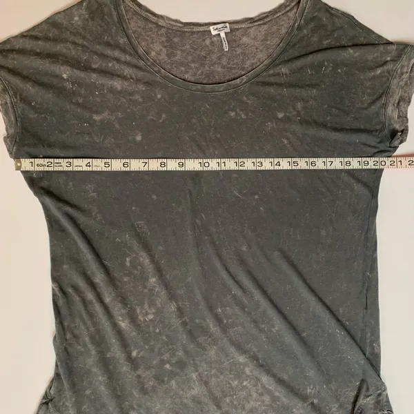Splendid mineral wash gray t shirt with rounded hem Size Medium - Image 10