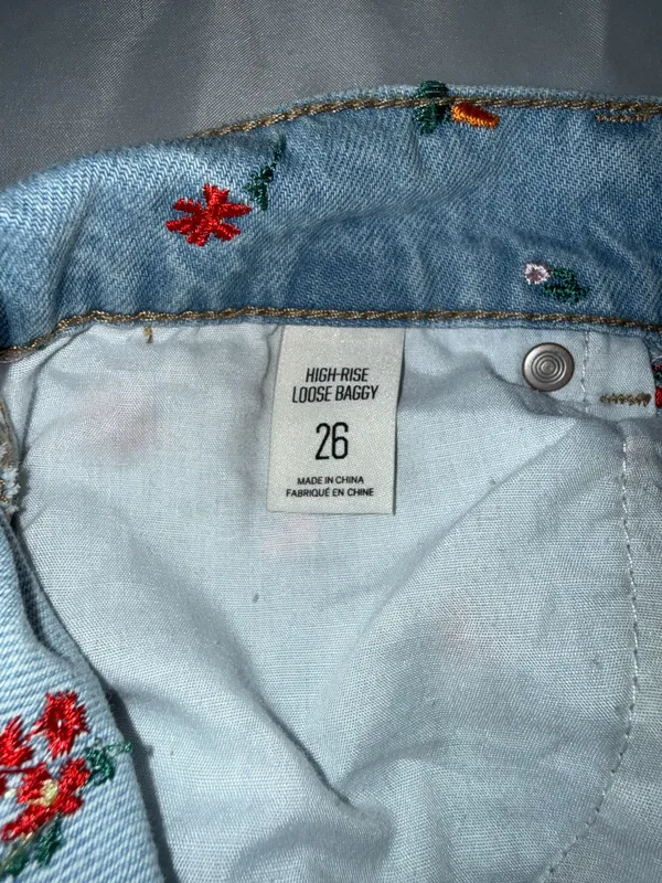 BDG Floral Embroidered Jeans Size 26x29 - Image 4