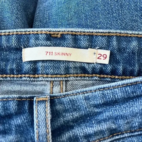 Levi’s 711 Women's Cotton Skinny Distressed Patch Jeans‎ 29 - Image 8