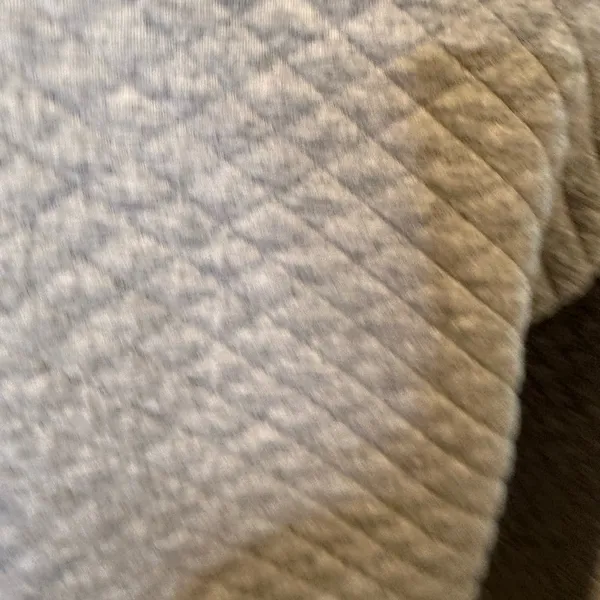 Smith & Rogue Quilted Crewneck Sweatshirt in Light Gray Size S - Image 4