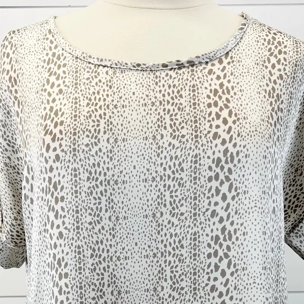 Entro Womens M Satiny Short Sleeve‎ Animal Print Top Shirt Taupe Cream Boho - Image 8