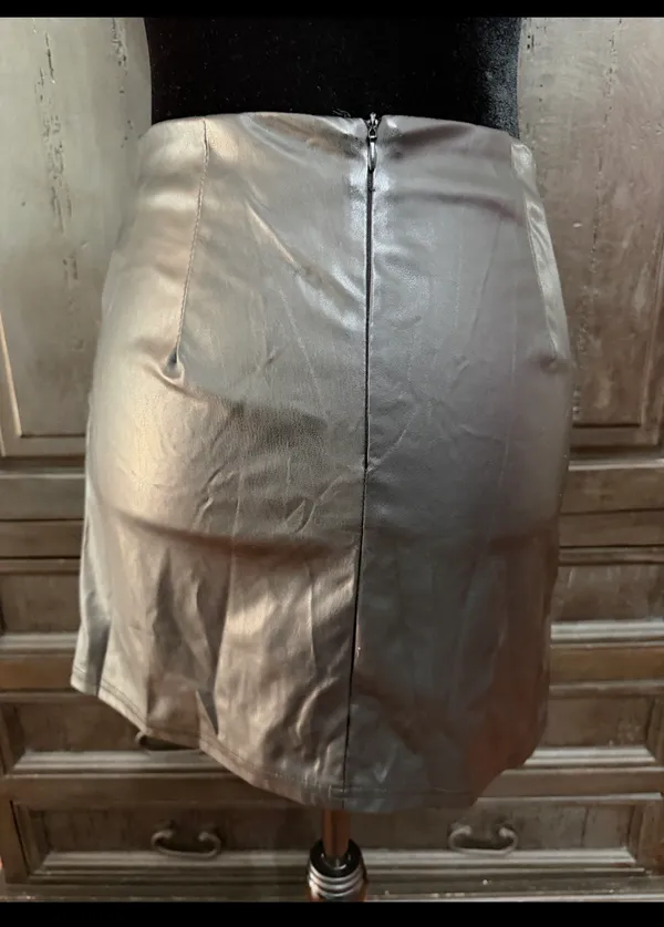 SHEIN Black faux leather skirt - size Small ***Refer to measurements. Beautiful skirt to wear out on a party trip. Fun & spunky. black faux leather mini skirt features prominent side ruching and an asymmetric hem Measurements approximately 15” waste x 15” long. Non- smoking home. priced to sell at as is condition. Don’t like my price, make reasonable offer! And thank you for checking my closet. - Image 2
