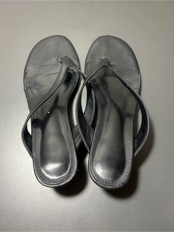 Black Kitten-Heel Thong Sandals - Image 3