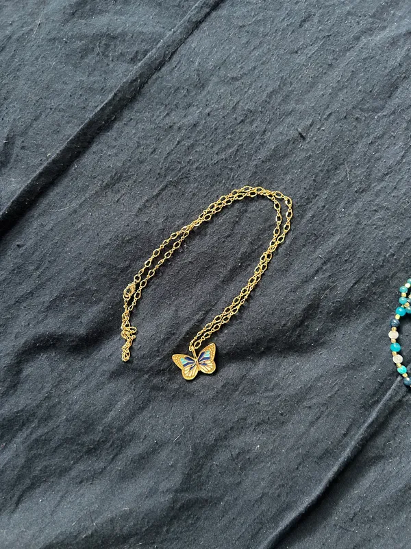 Butterfly Necklace Boutique Gold - Image 2