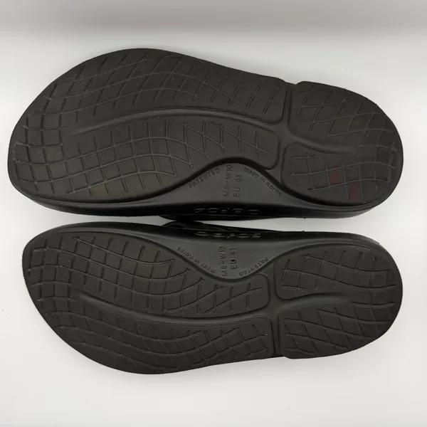 OOFOS Adults' OOriginal Recovery Black Flip‎ Flop Sandals Men’s 8 / Women’s 10 - Image 4