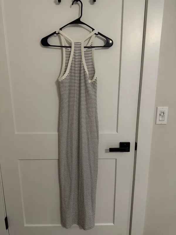 Reserved dress - Image 3