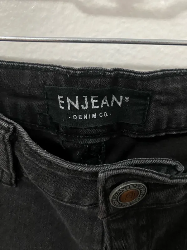 Enjean Black Ripped Jeans Size 6 - Image 3