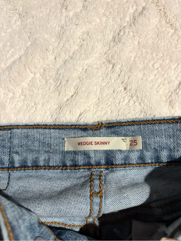 Wrangler skinny jeans size 25 - Image 3