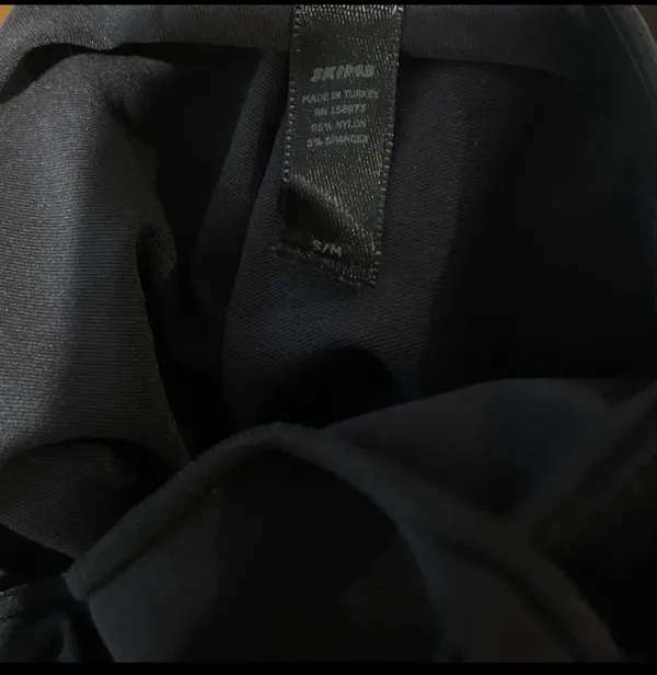 SKIMS NWOT Raw Edge Bodysuit S/M Black - Image 3