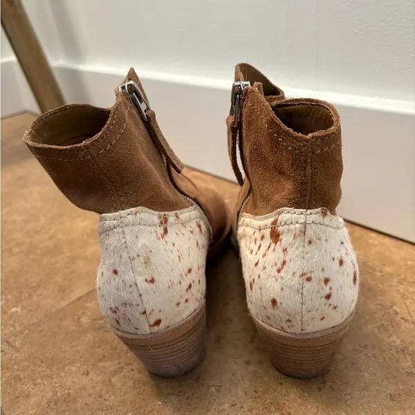 Dolce Vita Senica Cow Hair & Suede Western Booties - Image 5