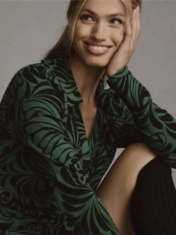 Maeve by Anthropologie Green and Black Printed Twist-Front Blouse Small - Image 3