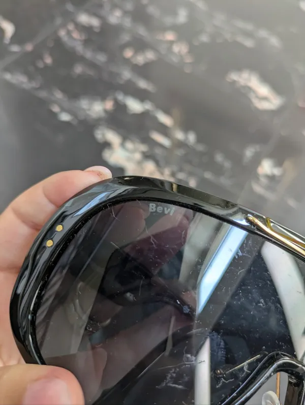 Bevi Oversized Shield Sunglasses Black - Image 2