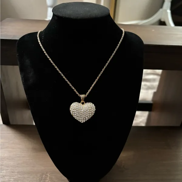 Women’s Vintage Gold Color Heart Necklace Clear Stones 24” Chain - Image 4