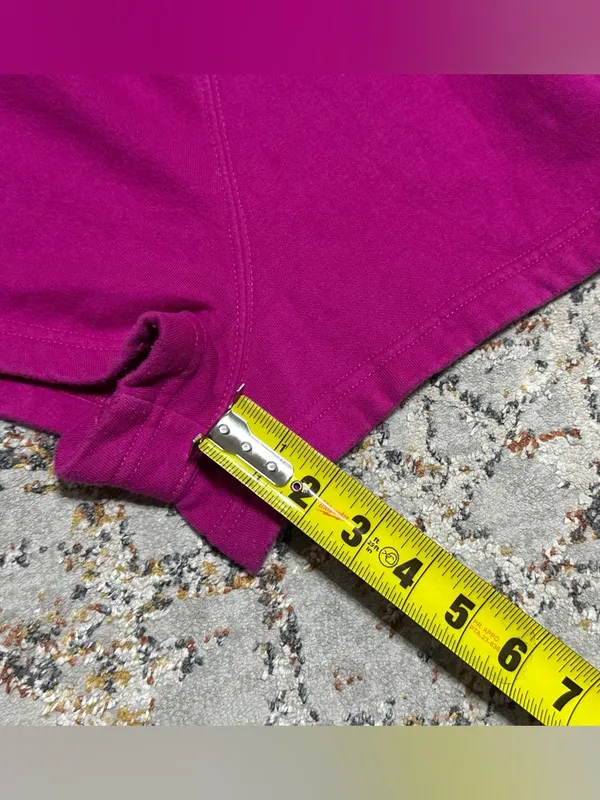 The North Face half dome logo shorts in magenta pink size Large - Image 4