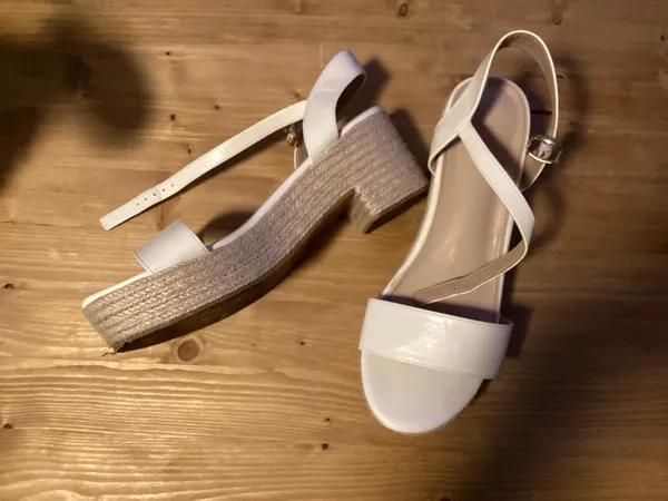 Platform sandals Size 8.5 - Image 2