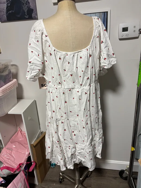 Strawberry printed dress - Image 4