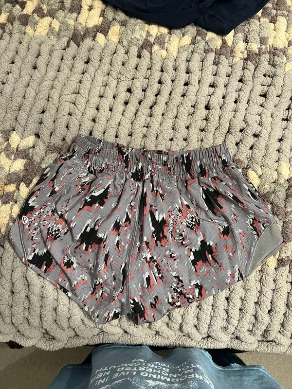 Lululemon Hotty Hot Short 2.5” - Image 2