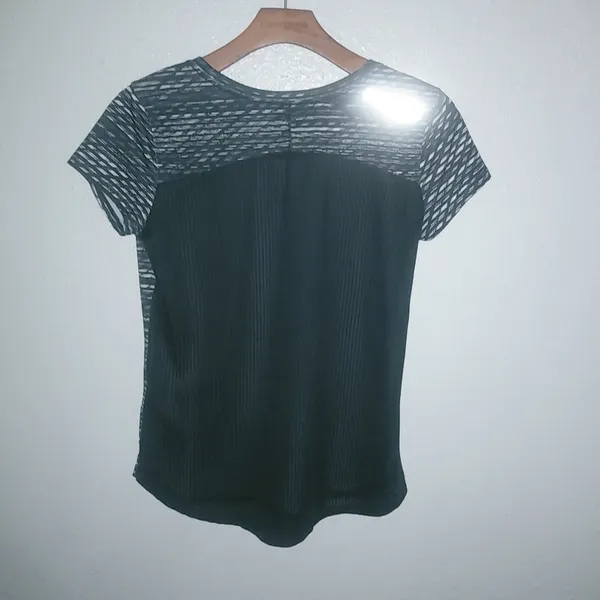 Under Armor M Short Sleeved Athletic Running Top Black Silver - Image 5