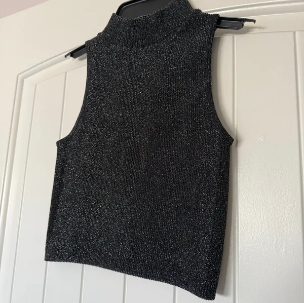 Shimmering Black Metallic Ribbed Mock Neck Top XS/S | Elegant Sparkle Knit Sleeveless Party Top | Pull&Bear - Image 5