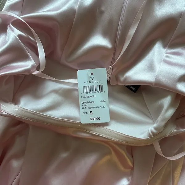 Elegant Pink Satin Evening Gown - Image 4