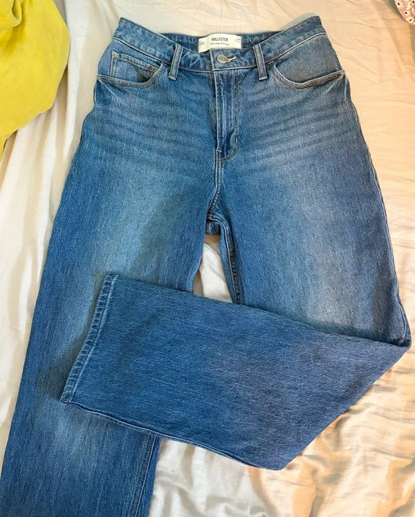 Hollister Ultra High-Rise Dad Jeans - Image 2