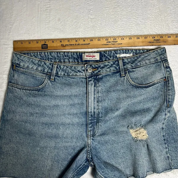 Wrangler Womens Size 16 Blue Distressed Denim Roll Shorts Raw Hem - Image 8