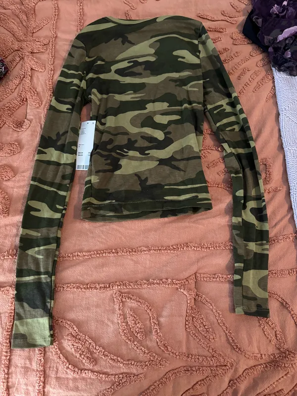 Urban Outfitters Top Long Crop Sleeve - Image 3