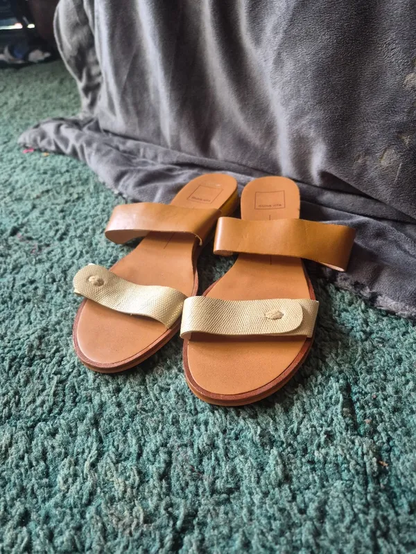Dolce Vita Tan Open Toe Sandals 8.5 - Image 2