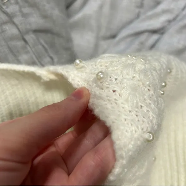POL Cream V-Neck Pearl Beaded Floral Sweater Size Small Boho Coquette - Image 9