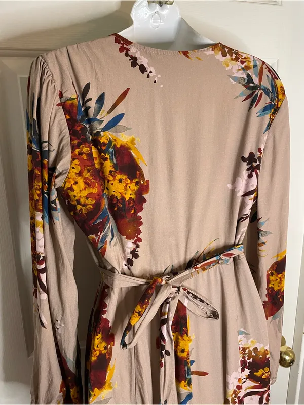 The Odells Floral Maxi Wrap Dress in Taupe with Pink & Mustard Accents Size M - Image 7