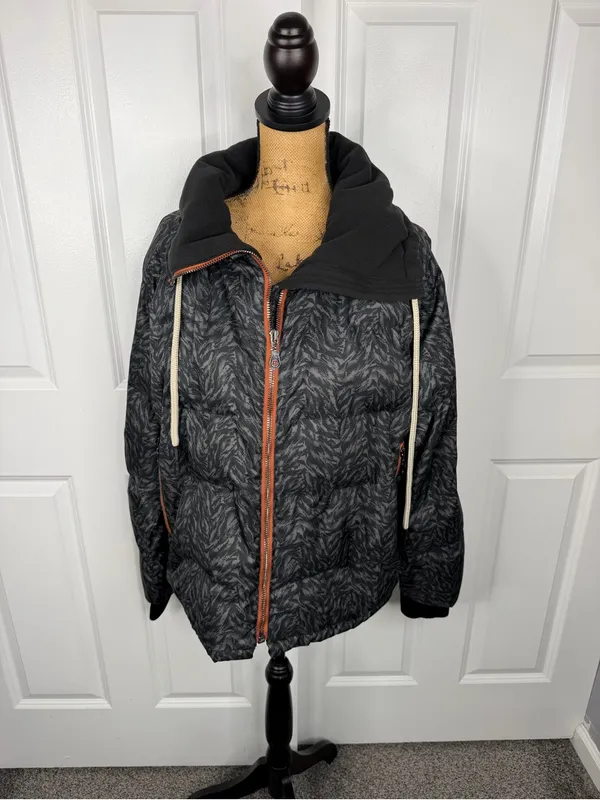 Varley Granville Animal Print Puffer Jacket NWOT $320 - Image 5
