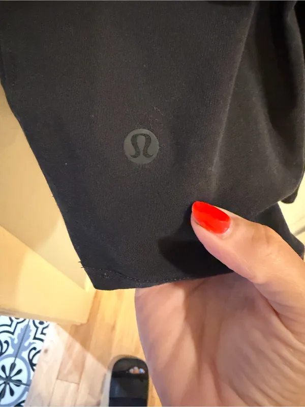 Lululemon black tank top! Size 4! - Image 3