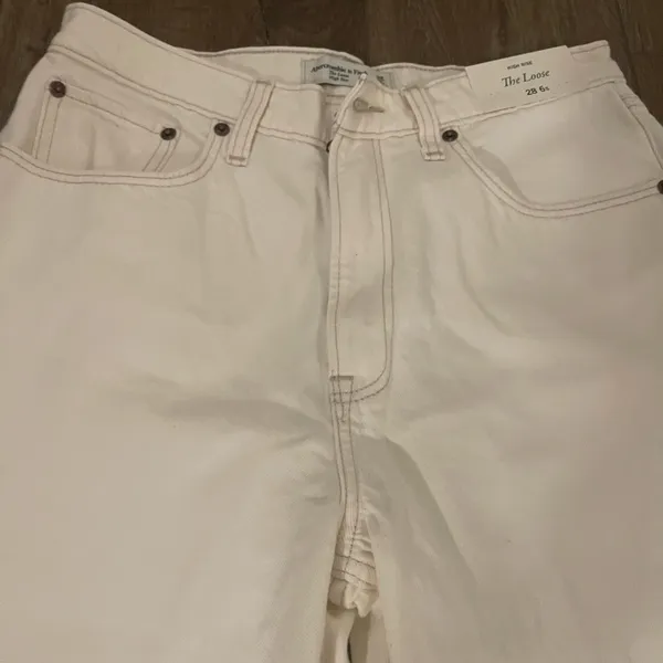 Abercrombie Women's White Jeans - Image 3