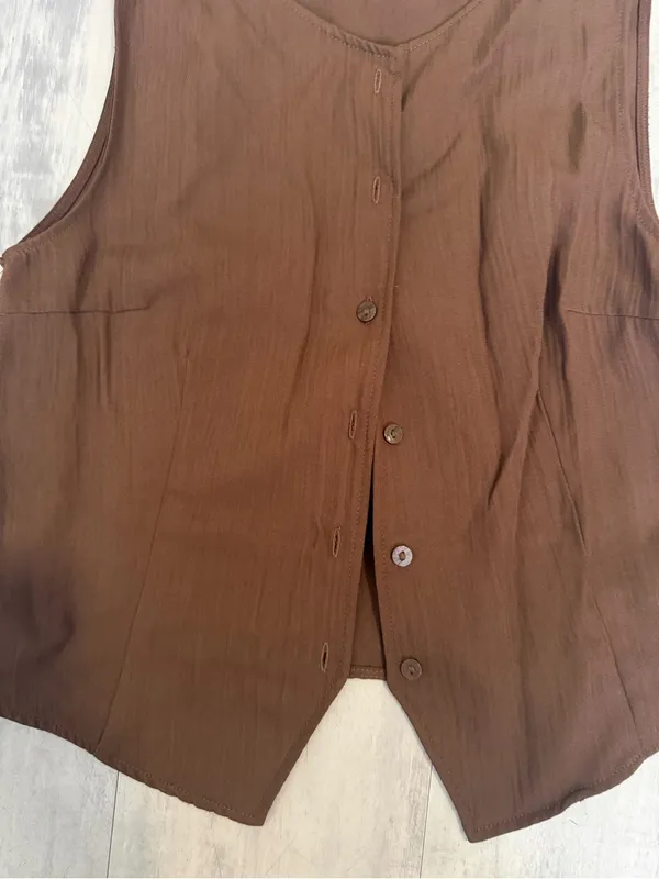 stradivarius Sleeveless Button-Front Top in Chocolate Brown - Image 3