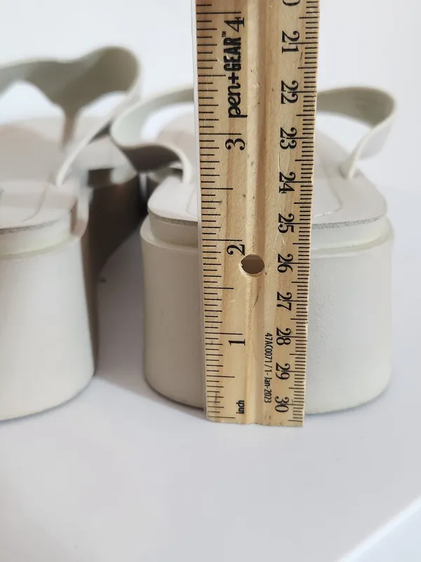 Steve Madden Cream Platform Flip Flop Sandals Size 10 Flaw - Image 9