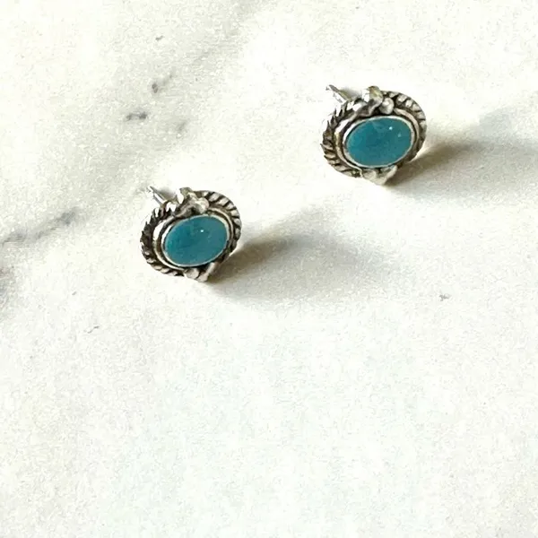 Silver tone blue post earrings - Image 5