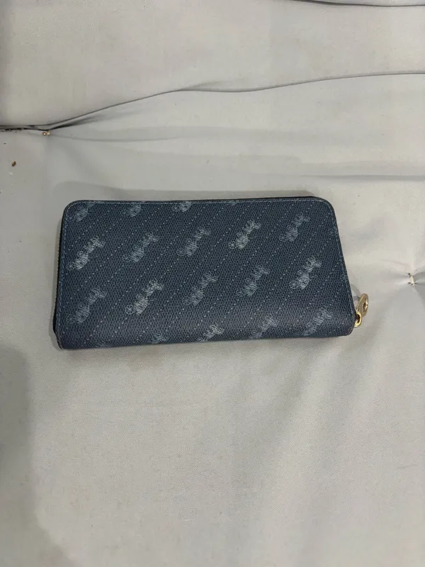 Coach wallet , blue in excellent condition.  - Image 3