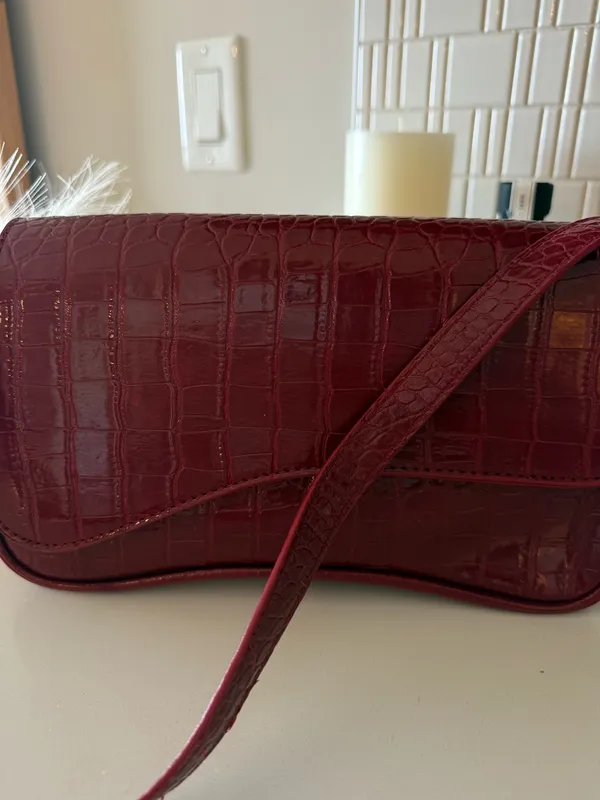 Amazon Red Shoulder Bag - Image 3