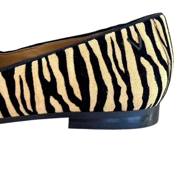 EUC Vionic Leather Willa Loafers Animal Print Size 7 - Image 5