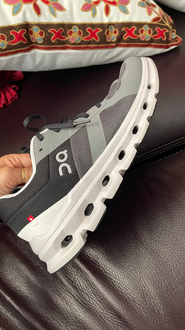 On Cloudflyer 4 Women's pre loved color in grey size 8.5 wear once in store color in Trey/black/white - Image 8