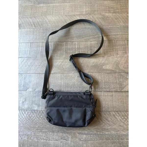 Anti-Theft Tailored Convertible‎ Crossbody Clutch 9" x 5.25" x 2" - Image 3
