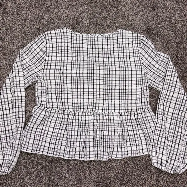 Altar'd State white and black plaid blouse with ruffle details, size S - Image 3