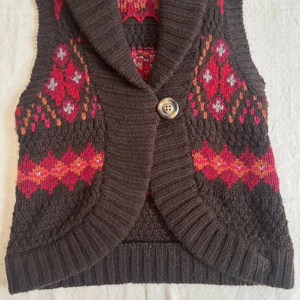 Abercrombie & Fitch Brown and Red Knit Sweater Vest Size Small - Image 3