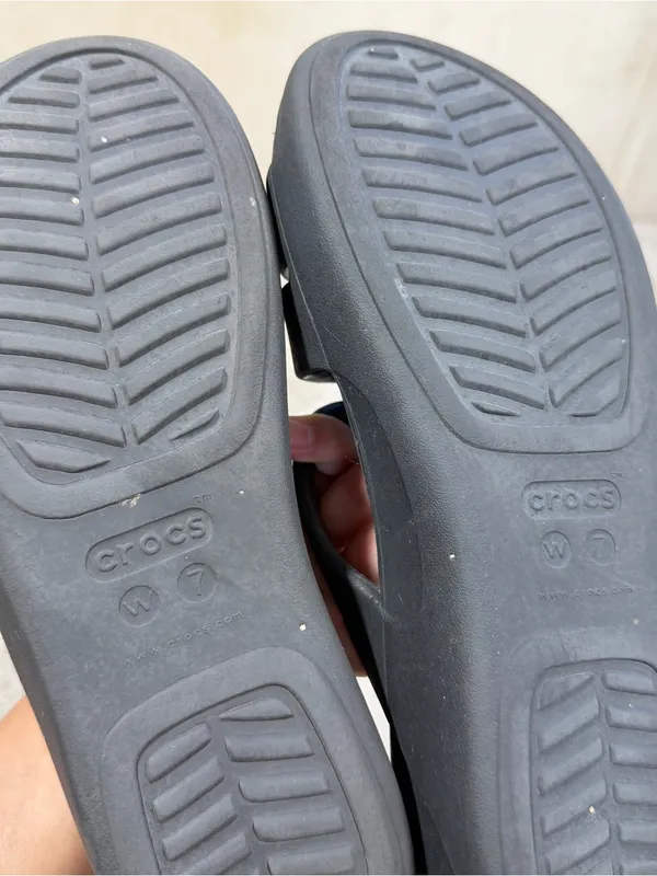 Crocs Women’s Gateway Strappy Sandals Lightweight Platform Sole in Black 7 - Image 12